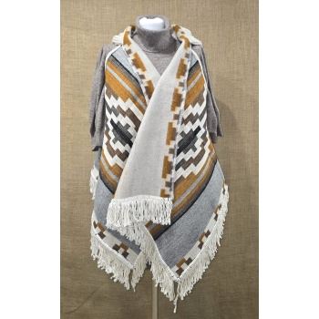 Poncho  ekwadorskie - kamizelka ze 100% wełny owczej w odcieniu szaro brązowym .